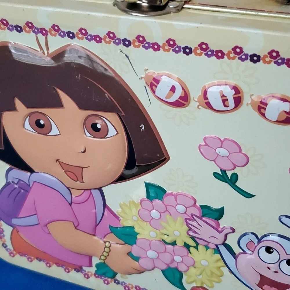 2005 Dora the Explorer tin box metal lunch box Beauty in Bloom